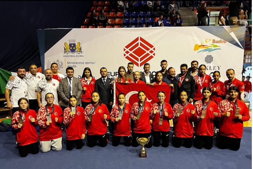 MİLLİ BOKSÖRLERİMİZDEN TARİHİ BAŞARI!